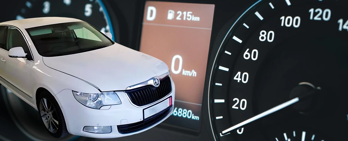 Škoda Superb s upraveným stavom odometra sa stala predmetom súdneho sporu.