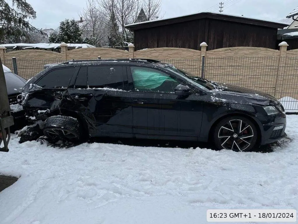 Fotografia Škody Octavia RS z augusta 2024 zhotovená na pracovisku kontroly originality.